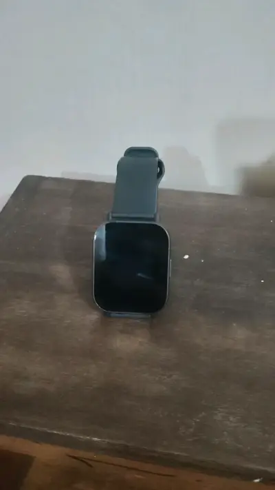 Smartwatch negro con correa ajustable - miniatura 2