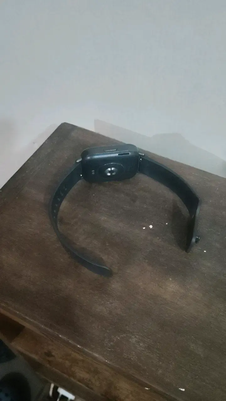 Smartwatch negro con correa ajustable - 4