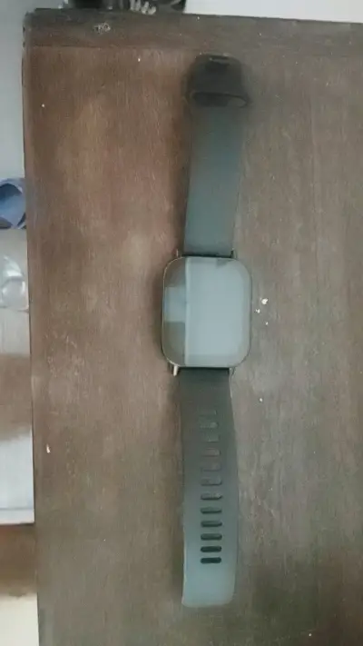 Smartwatch negro con correa ajustable - miniatura 5