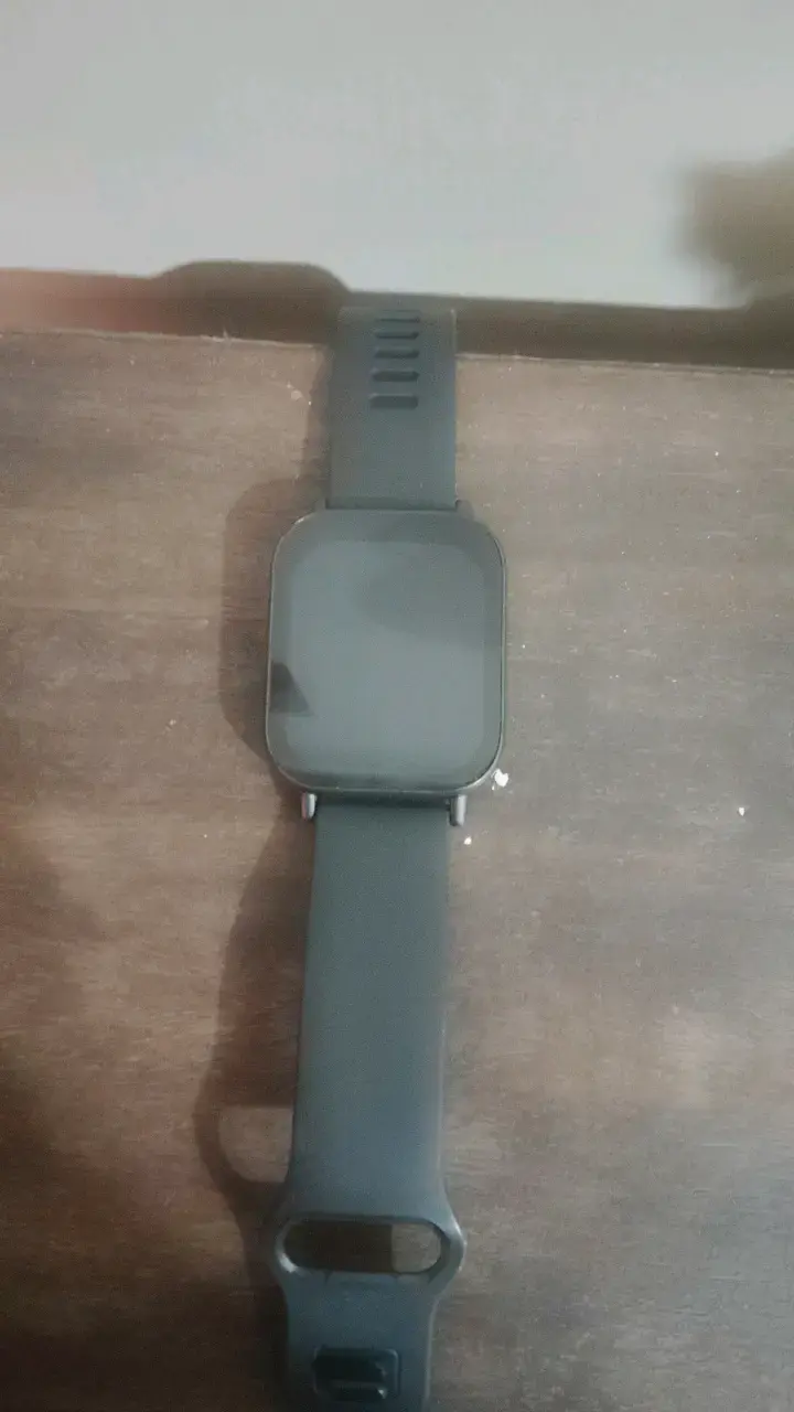 Smartwatch negro con correa ajustable - 6