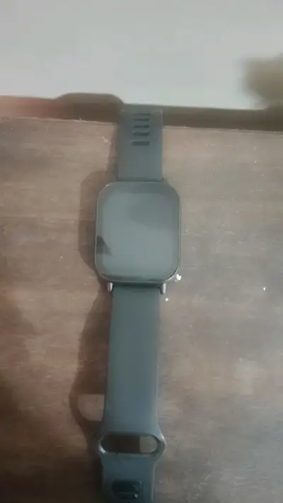 Smartwatch negro con correa ajustable - miniatura 6