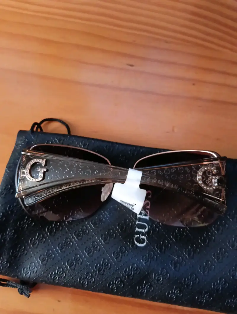 Gafas de sol marrones con estuche - 2