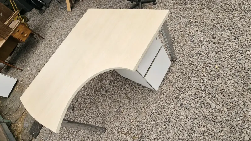 Escritorio de oficina con cajonera integrada - 1