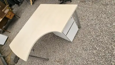 Escritorio de oficina con cajonera integrada - miniatura 1