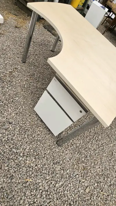 Escritorio de oficina con cajonera integrada - miniatura 2