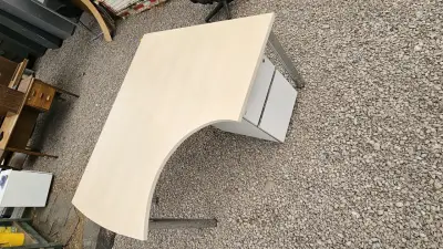Escritorio de oficina con cajonera integrada - miniatura 3