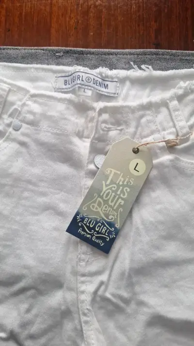 Shorts de mezclilla blancos talla L - miniatura 2