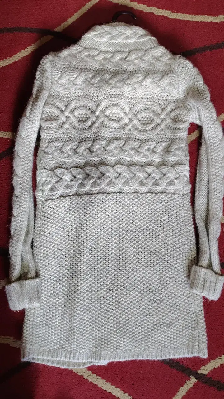 Abrigo de lana gris con diseño trenzado - 2