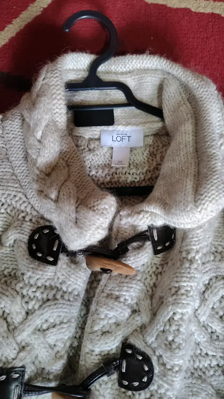 Abrigo de lana gris con diseño trenzado - 3