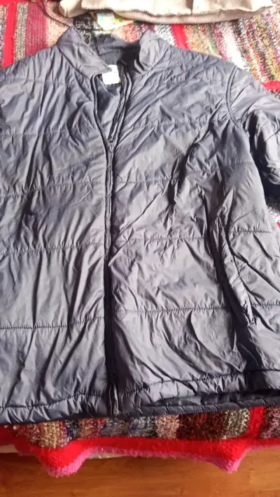 Chaqueta acolchada azul para invierno - miniatura 1