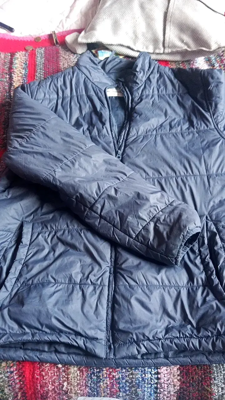 Chaqueta acolchada azul para invierno - 3