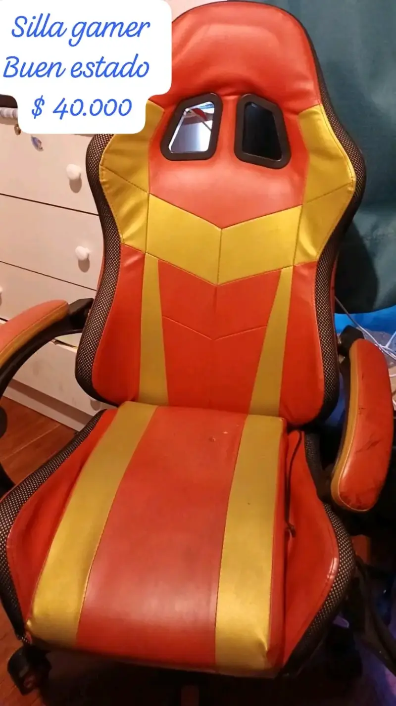 Silla gamer ergonómica roja y amarilla