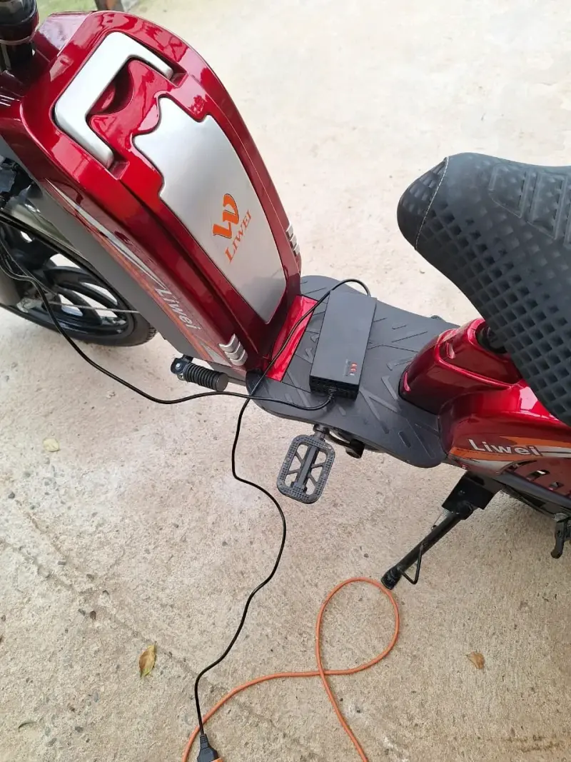 Scooter eléctrico Lvneng rojo con espejos - 3