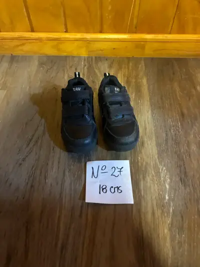 Zapatillas negras talla 27 para niños - miniatura 1