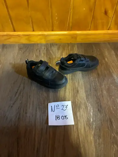 Zapatillas negras talla 27 para niños - miniatura 2