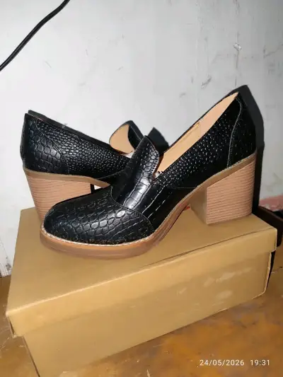 Zapatos de tacón grueso negro texturizado - miniatura 5