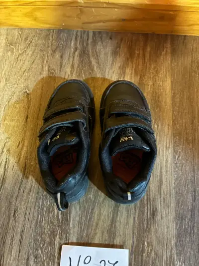 Zapatillas negras talla 27 para niños - miniatura 3