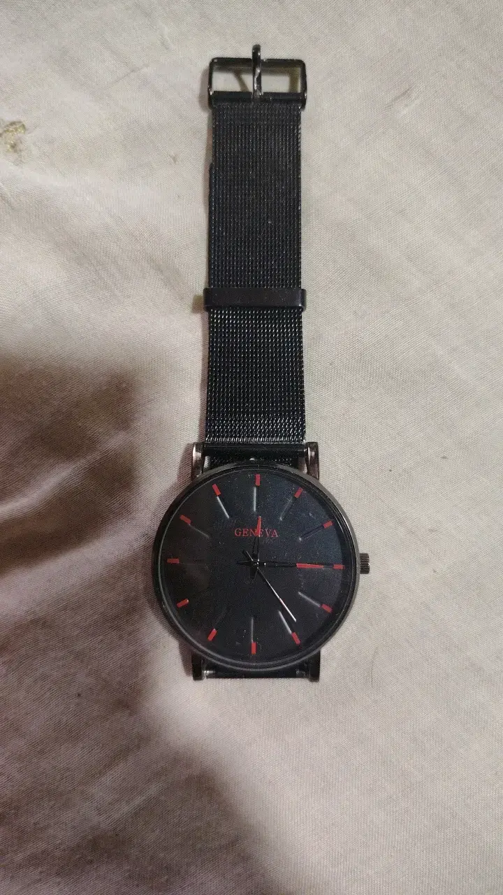 Reloj Geneva negro con correa de malla - 1