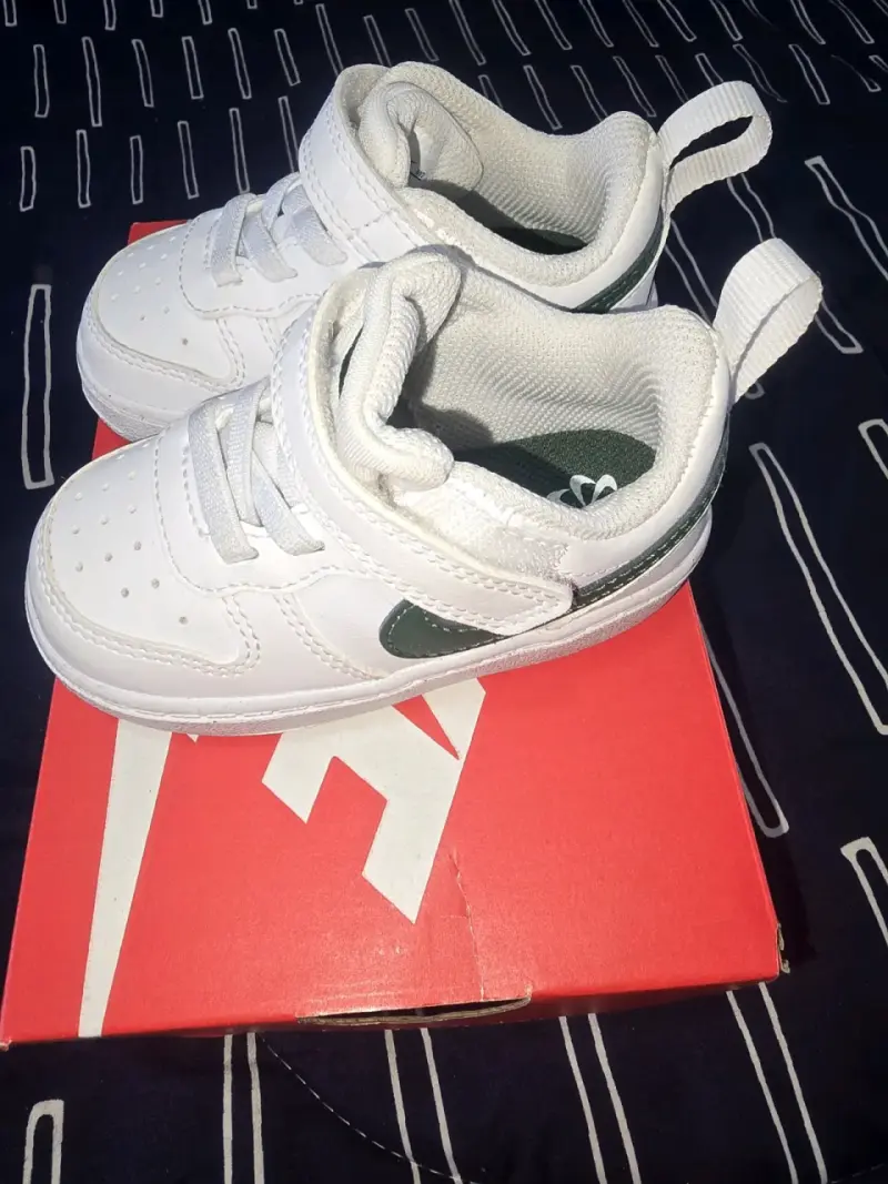 Zapatillas deportivas blancas para niños