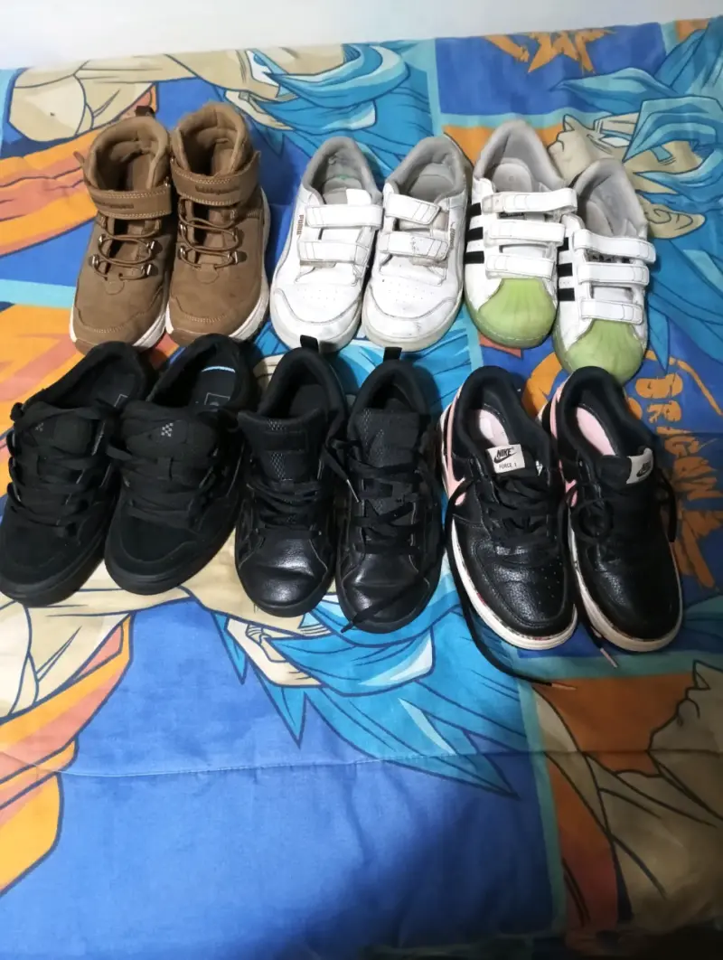 Lote de zapatillas deportivas para niños - 1