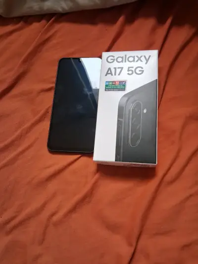 Samsung Galaxy A17 5G con caja original - miniatura 1