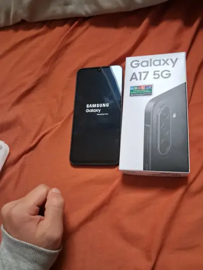 Samsung Galaxy A17 5G con caja original - miniatura 2