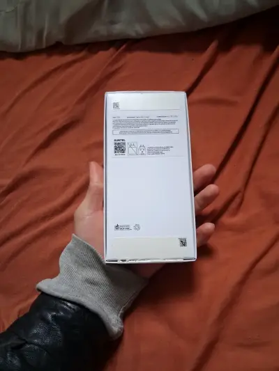 Samsung Galaxy A17 5G con caja original - miniatura 5