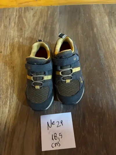 Zapatillas infantiles talla 29 azul y amarillo - miniatura 1