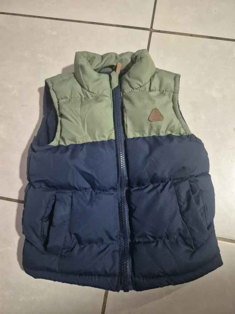 Chaleco acolchado bicolor para niño