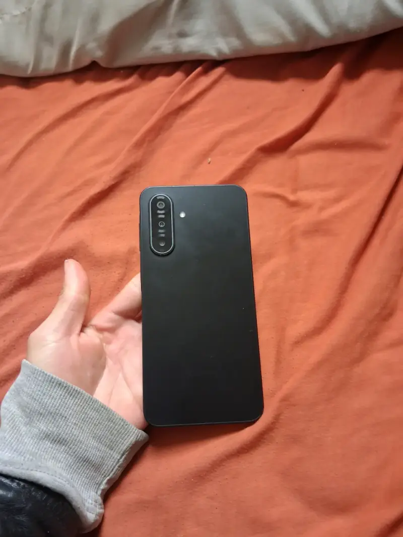 Smartphone con pantalla táctil en buen estado - 2