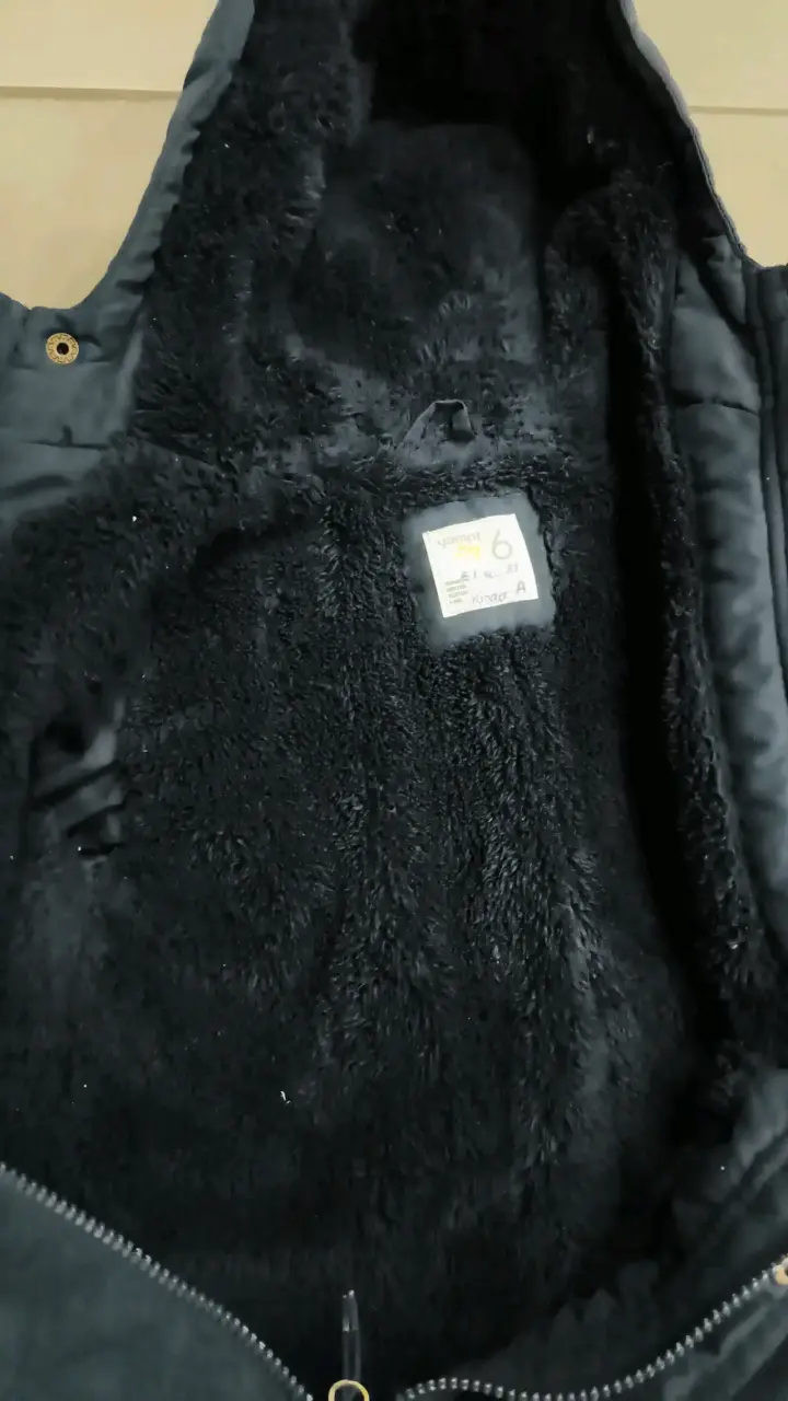Chaqueta azul con capucha para invierno - 2