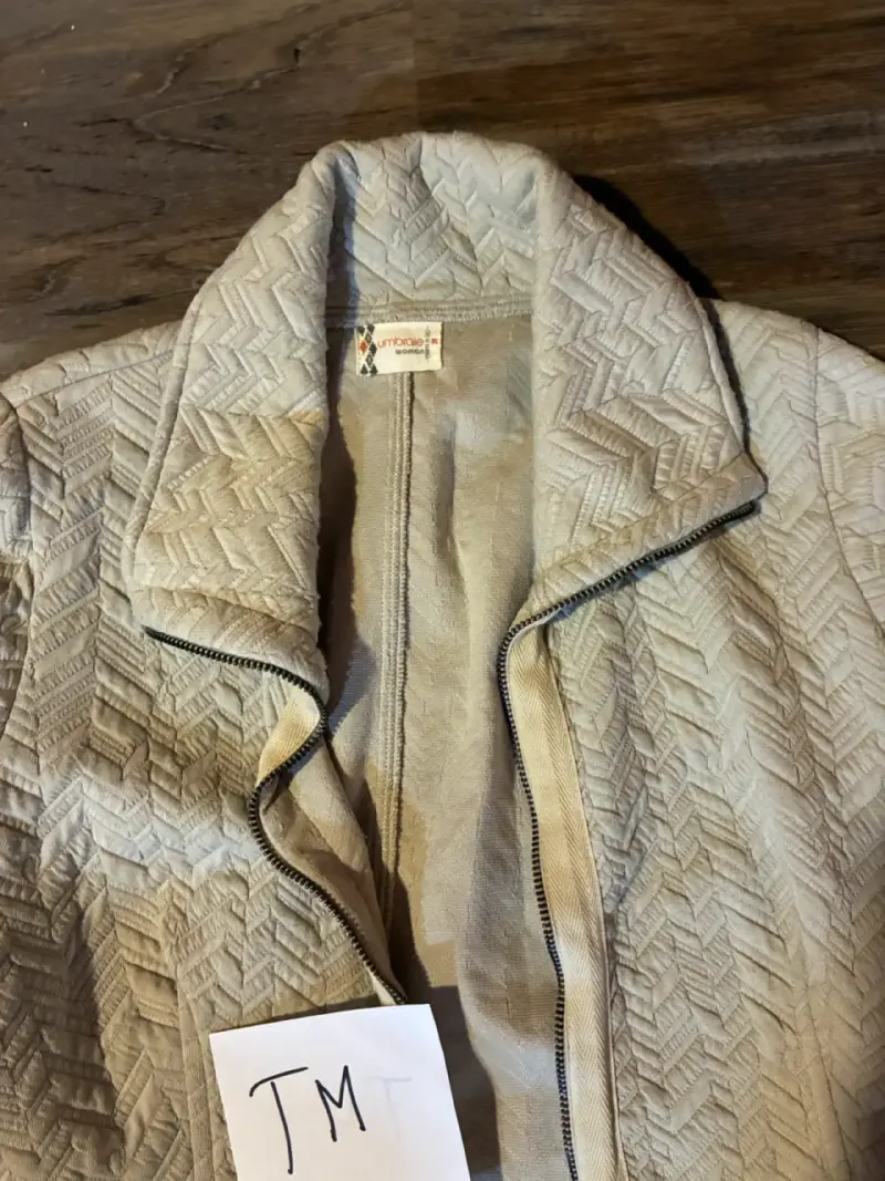 Chaqueta beige con diseño en relieve talla M - 2