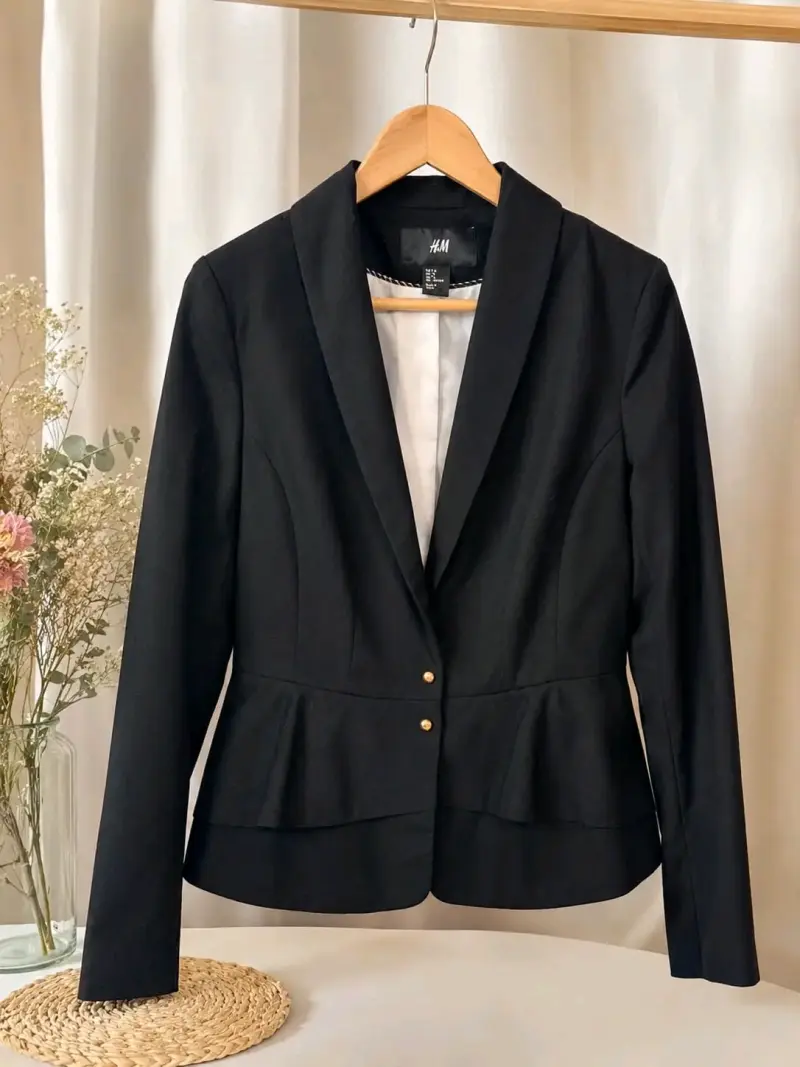 Blazer negro H&M elegante para mujer