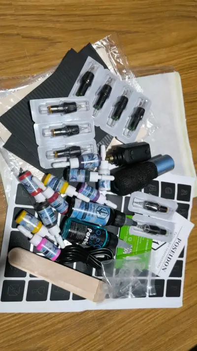 Kit de tatuaje Poseidon con tintas y agujas - miniatura 2
