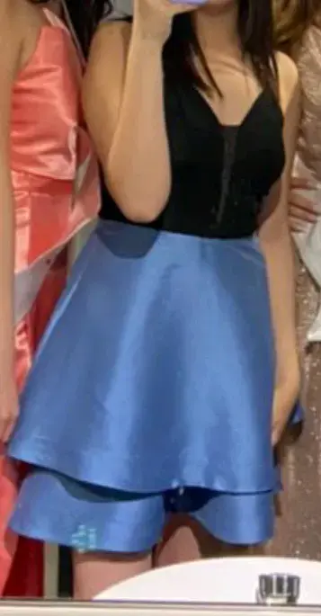 Vestido de fiesta azul y negro elegante