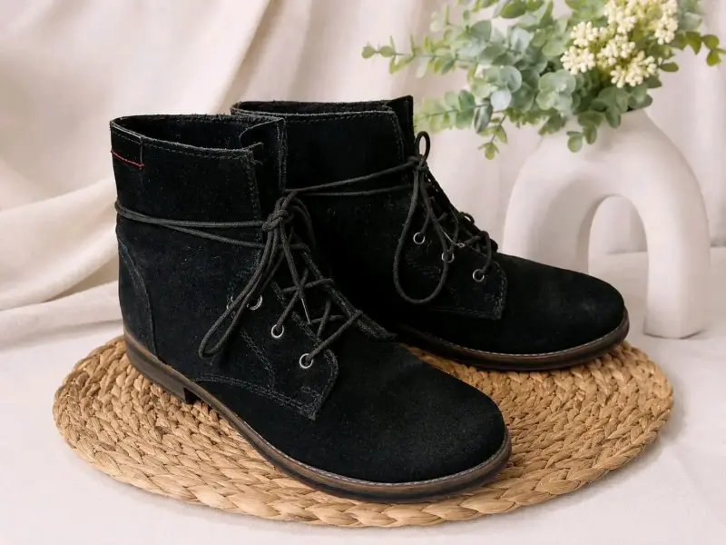 Botines de gamuza negros con cordones