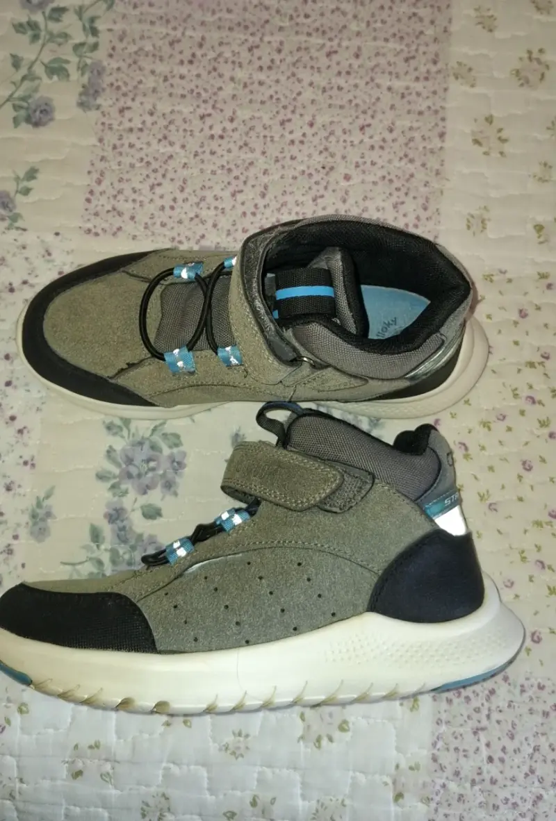 Zapatillas deportivas grises para niños - 1