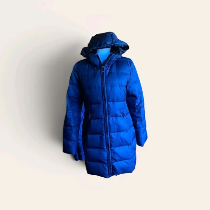 Abrigo acolchado azul con capucha