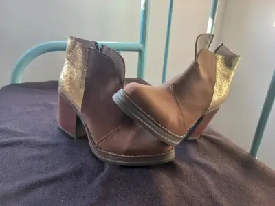 Botines cuero  sin uso - miniatura 5