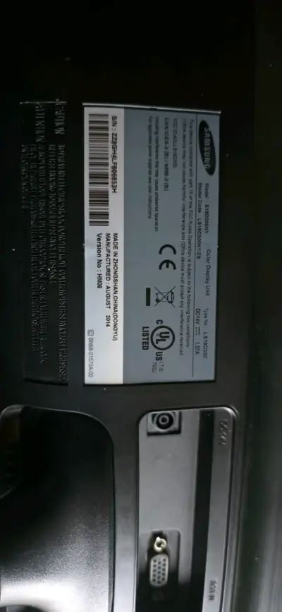 Monitor Samsung S19D300 de 19 pulgadas - miniatura 3