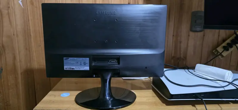 Monitor Samsung S19D300 de 19 pulgadas - 6