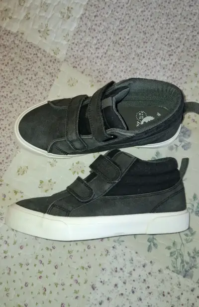 Zapatillas negras con velcro para niños - miniatura 1