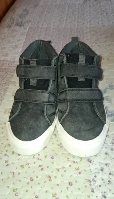 Zapatillas negras con velcro para niños - miniatura 2