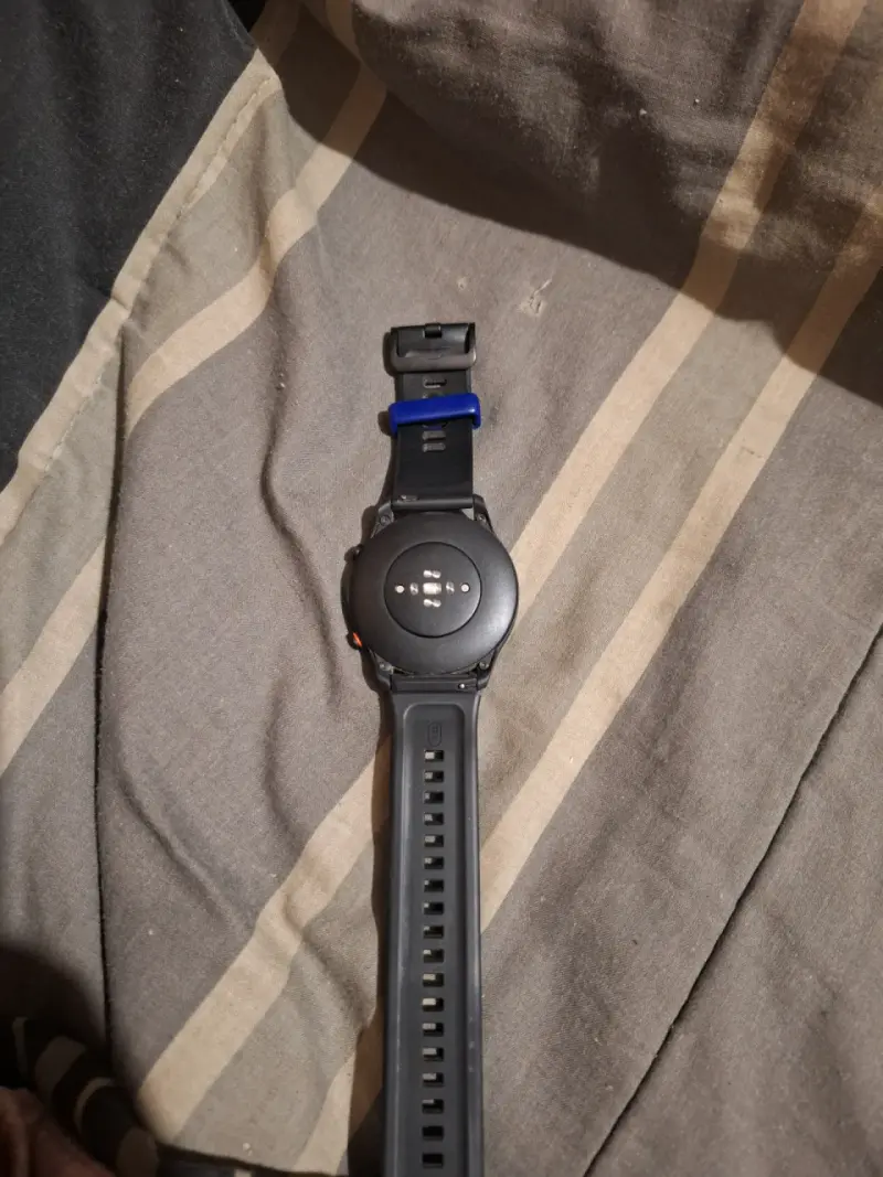 Reloj inteligente negro con correa ajustable - 2