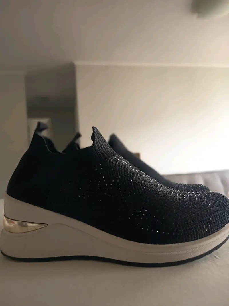Zapatillas negras con plataforma y brillo - 1