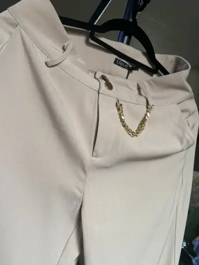 Pantalones beige Liola con cadena decorativa - miniatura 1