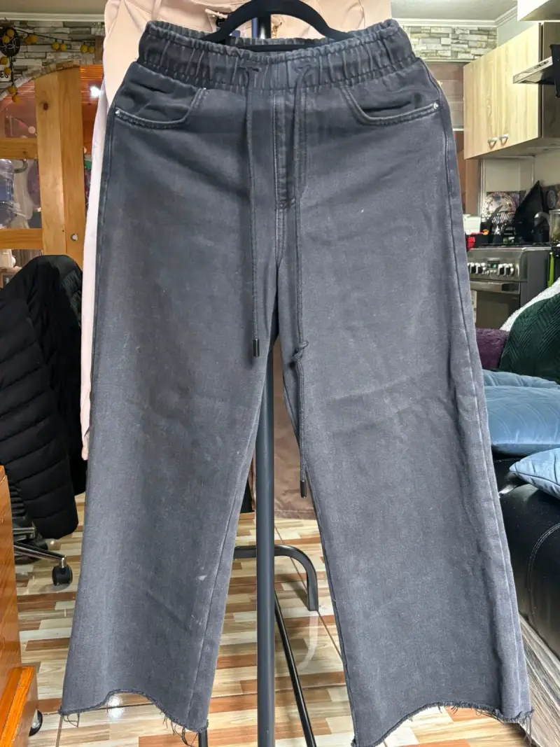 Pantalones beige Liola con cadena decorativa - 6