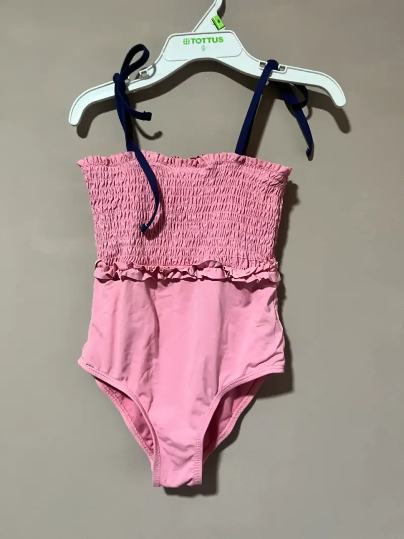 Bañador infantil rosa con tirantes ajustables