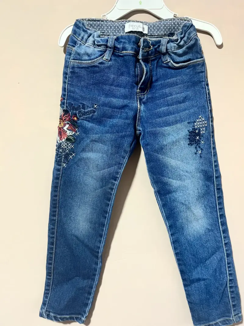 Jeans bordados para niña Ficcus