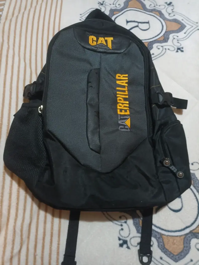 Vendo 3 mochilas grandes ,HP ,GEAR, y CAT .. - 3
